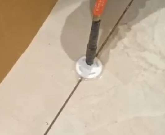 沐川瓷砖空鼓维修公司专业解答瓷砖在铺贴过程中，如果没有涂抹均匀到位的粘结材料（如水泥砂浆或瓷砖胶），可能会导致以下问题